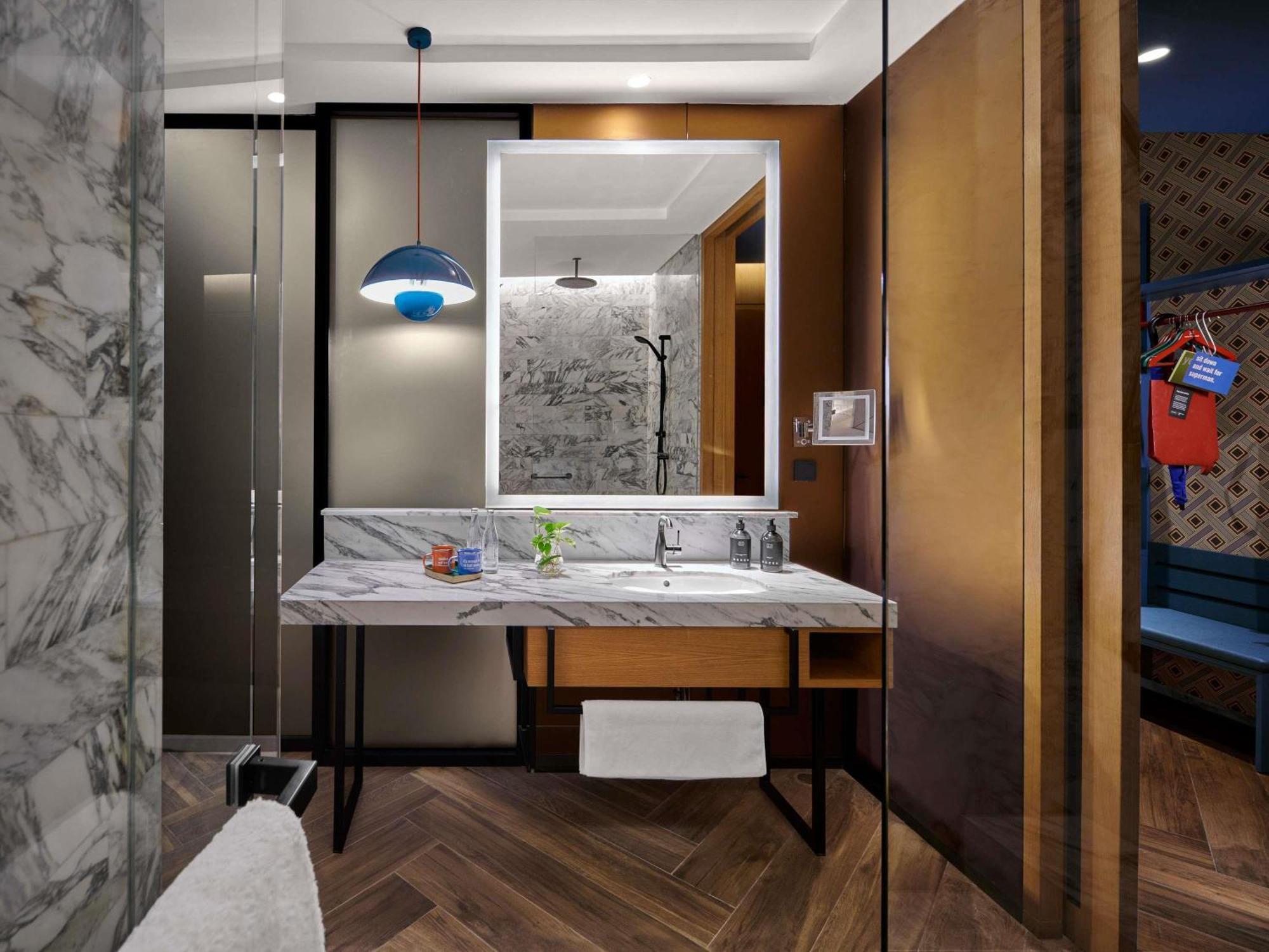 Medium Plus Garden King Room